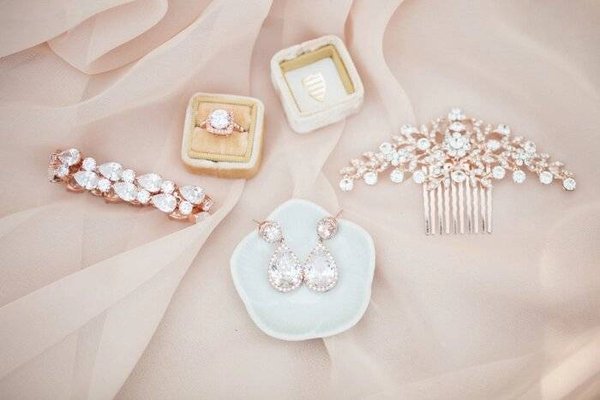 Choisir le bon bijou de mariage, que doit-on prendre en compte ?