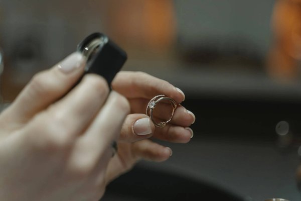 Comment faire expertiser ses bijoux ?